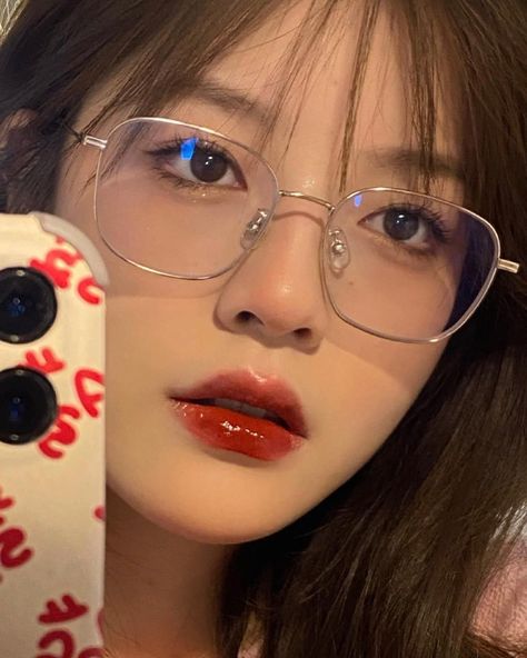 Korean Glasses Frames, Ulzzang Glasses, Korean Eyeglasses, Asian Glasses, Korean Glasses, Glasses Inspo, People With Glasses, Cute Glasses Frames, Glasses For Round Faces