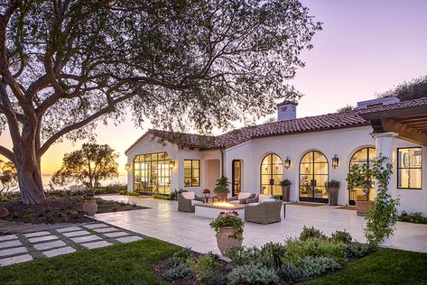 Spanish Style Architecture, Hacienda Style Homes, Flat Roof House, Harrison Design, Roof House, Mediterranean Style Homes, Contemporary Exterior, Spanish Architecture, Spanish Style Home