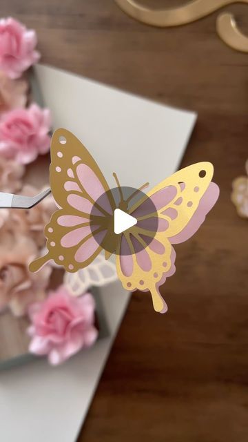 𝓓𝓮𝓼𝓲𝓻𝓮𝓑𝓵𝓾𝓶𝓮𝓷 🌸𝓹𝓪𝓹𝓲𝓮𝓻𝓫𝓵𝓾𝓶𝓮𝓷 on Instagram: "3D butterflies 🦋   #butterfly #3D #diy #flower #paperflowers#papierblumen#schmetterling" 3d Butterfly Craft, Butterflies Diy, Butterfly 3d, Paper Flower Crafts, Flower Craft, 3d Butterfly, Butterfly Crafts, 3d Butterflies, Eye Drawing