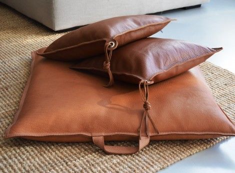 Leather cushions #LeatherFlooring Leather Pillows, Diy En Cuir, Leather Cushions, Leather Pillow, Leather Decor, Leather Ideas, Creation Couture, Leather Cushion, Leather Crafts