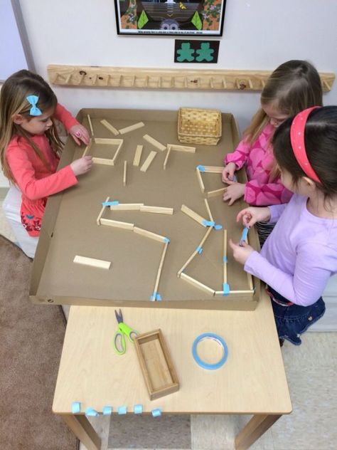 Love this reggio inspired activity! Connecting Schema Activities, Enclosing Schema Activities, Trajectory Schema, Hex Bugs, Provocations Reggio, Reggio Emilia Classroom, Infant Lesson Plans, Reggio Emilia Approach, Reggio Inspired Classrooms