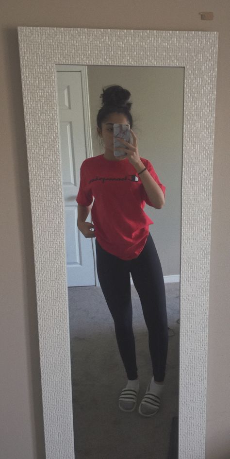 Champion red basic tee with white adidas slides Ig: @sheilagarmani Adidas Slides Outfit With Socks, Slides With Socks Outfit, Outfits With Slides, White Adidas Slides, Slides With Socks, Nike Socks Outfit, Adidas Slides Outfit, Lazy Girl Outfits, Slides Outfits