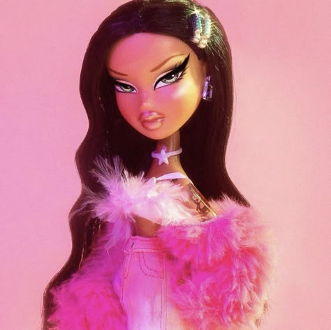 Bratz Dolls Aesthetic Pink, Pink Bratz Doll, Bratz Icons Aesthetic, Bratz Pfp Aesthetic, Bratz Icon, Bratz Mood, Pink Bratz, Bratz Outfits, Bratz Doll Makeup