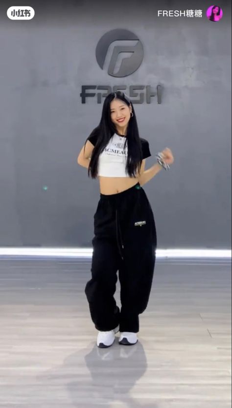 Kpop Idol Dance Practice Outfits, Dance Practice Outfits, Dance Fits, Airport Fits, Dance Outfits Practice, Practice Outfits, Punk Girl, Girls Style, Dance Fashion