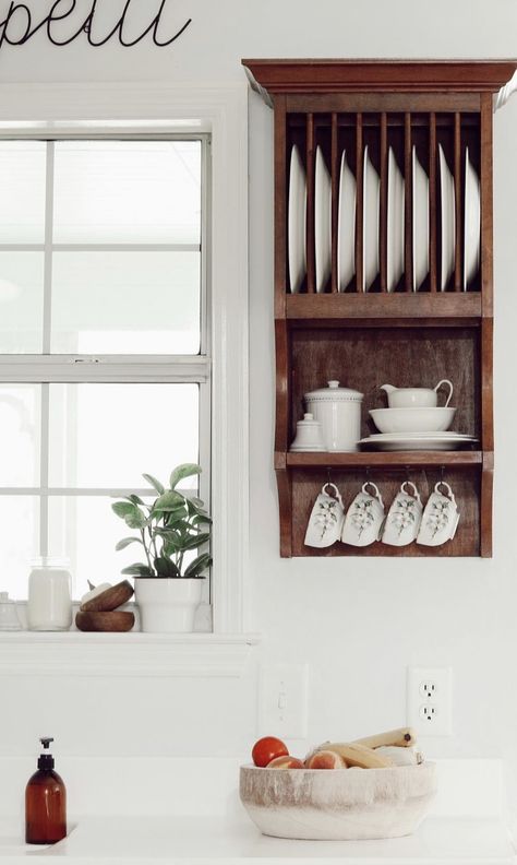 Plate Rack In Cabinet, Corner Plate Rack, Antique Plate Rack, Dish Display Ideas, Plate Rack Cabinet, Plate Racks In Kitchen, Bathroom Furniture Modern, Dish Display, Narrow Lot House Plans