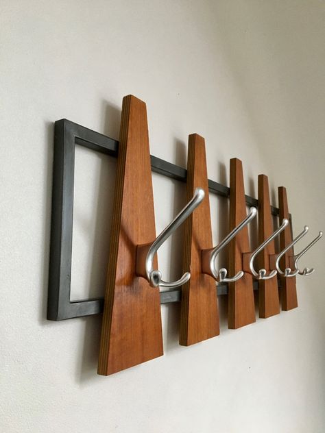 Arctic Entry, Contemporary Coat Rack, Mcm Coat Rack, Mid Century Coat Hooks, Mcm Coat Hooks, Modern Coat Rack Wall, Walnut Coat Rack, Mid Century Modern Front Door, Midcentury Coat Rack