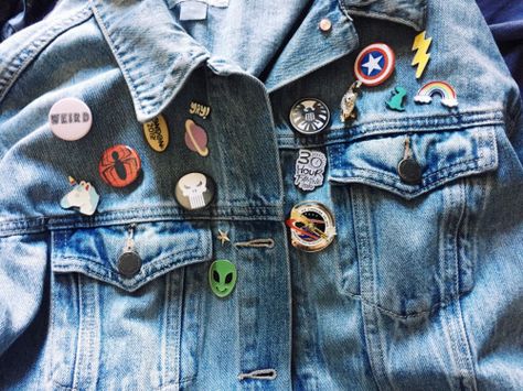 pins galore! gotta love that Jean Jacket Aesthetic™ Jean Jacket Aesthetic, Trina Vega, Jacket Aesthetic, Tori Vega, Ross Geller, Phoebe Buffay, Young Avengers, Chandler Bing, Cat Valentine