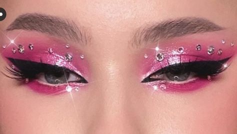 Pink Make Up With Rhinestones, Pink Makeup Looks Rhinestones, Eye Makeup Pink Glitter, Makeup Looks Halloween Scary, Pink Aesthetic Makeup Looks, Glitter Make-up, Crazy Pink Makeup, Pink Makeup Looks Glitter, Rave Makeup Ideas Glitter