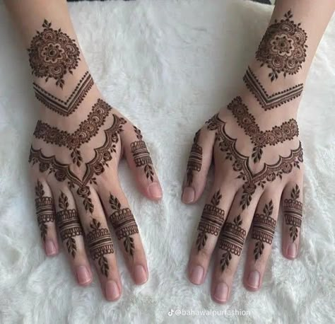 Simple Mehide Design Easy, Heavy Mendhi Designs, Heavy Mehndi Designs For Eid, Heavy Henna Designs, Heavy Mehndi Designs, Back Hand Henna Design, Simple Henna Designs Hand, Simple Henna Design, Back Hand Henna