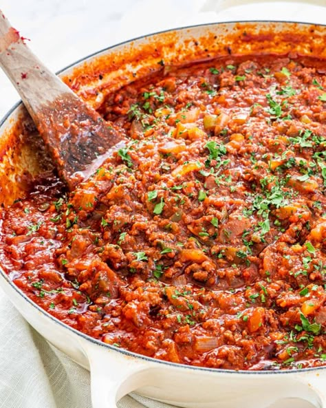 This is the Best Meat Sauce recipe! Never go back to a store-bought jar again. It's so simple to make your own and it tastes so much better. #meatsauce #recipe #italian Best Meat Sauce, Italian Sauce Recipes, Italian Sauces, Meat Sauce Recipe, Best Ground Beef Recipes, Homemade Meat Sauce, Spaghetti Meat Sauce, Meat Sauce Recipes, Recipe Italian