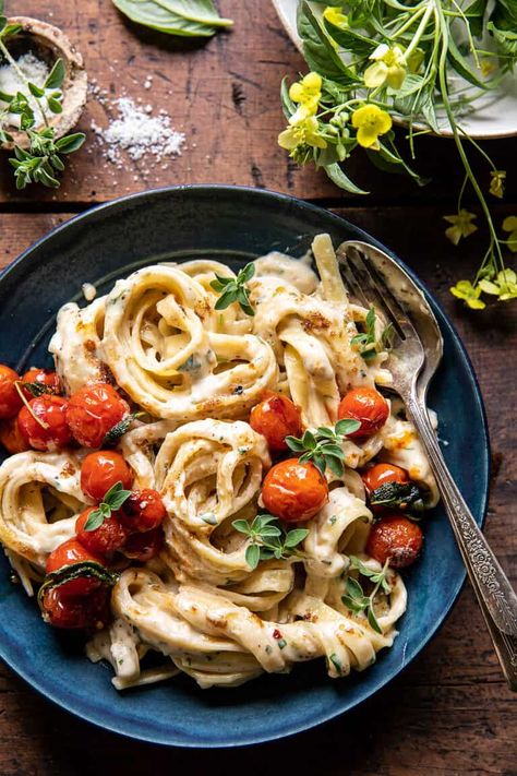 Brown Butter Cherry Tomato Fettuccine Alfredo | halfbakedharvest.com Tomato Alfredo Sauce, Alfredo Recipes, Summer Pasta Recipes, Half Baked Harvest Recipes, Send Noods, Cherry Tomato Pasta, Fettuccine Pasta, Alfredo Sauce Recipe, Summer Tomato