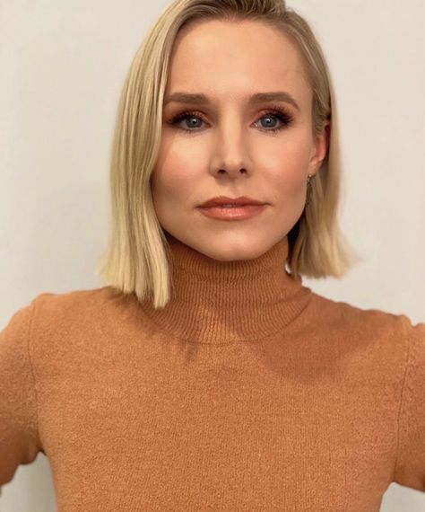 Kristen Bell Hair Short, Kristen Bell Hair, Long Shaggy Bob, Kristen Bell, Haircut And Color, Ladies Turtleneck Sweaters, Hair Crush, Hair Pictures, Hair Short