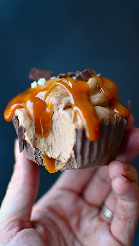 Yammie's Noshery: Salted Caramel Chocolate Mousse Cups Caramel Chocolate Mousse, Chocolate Mousse Cups, Mousse Cups, Salted Caramel Chocolate, Special Desserts, Mousse Recipes, Caramel Chocolate, Chocolate Caramels, Chocolate Mousse