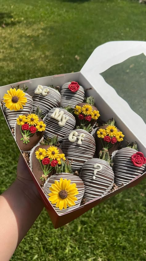 magalis_sweets on Instagram: Gf Proposal 🫶🏼🥹🌹❤️🌻 Be My Boyfriend Proposal Ideas, Cute Girlfriend Proposal Ideas, Ask Out Ideas, Cute Gf Proposal, Will You Be My Girlfriend Proposal Ideas Creative, Will You Be My Boyfriend Proposal, National Gf Day Strawberries, Be My Gf Proposal, Girlfriend Ask Out Ideas