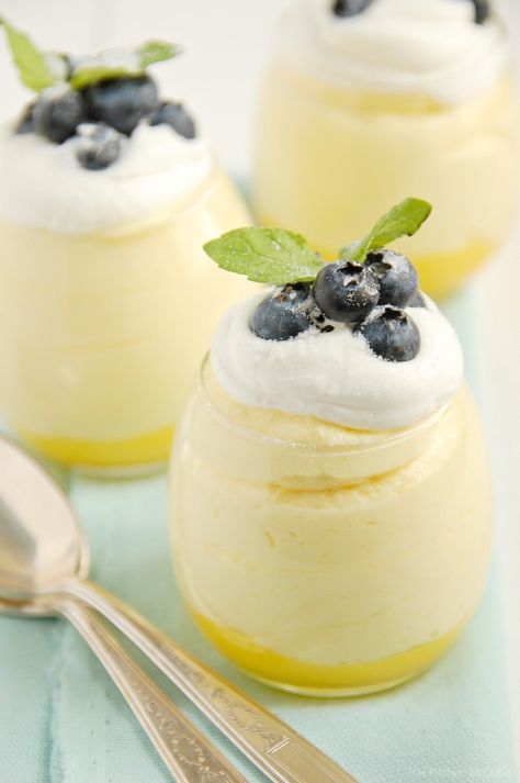 Lemon Curd Mousse, Mousse Dolce, Lemon Mousse, Rich Desserts, Winter Desserts, Mousse Recipes, Think Food, Lemon Desserts, Lemon Recipes