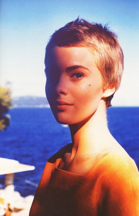 Jean Seberg. Jean Seberg Style, Gena Rowlands, Jean Seberg, Mia Farrow, Faye Dunaway, Look Rock, Young Actresses, Pixie Hairstyles, Pixie Haircut