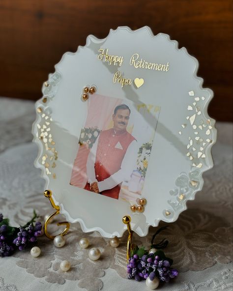 Personalized to perfection🤍 The most beautiful part of every picture is the beautiful frame with lotss of love🥰♥️ #resinartist #resinart #gift #fatherdaughter #handcrafted #retirementgift #love #papa #resinahmedabad #resindaily #resinpour #madebypriya @pii_y_aa Resin Frame Ideas, Raisin Art, Resin Photo, Circle Mehndi, Resin Work, Circle Mehndi Designs, Resin Frame, Resin Pour, Diy Resin Art