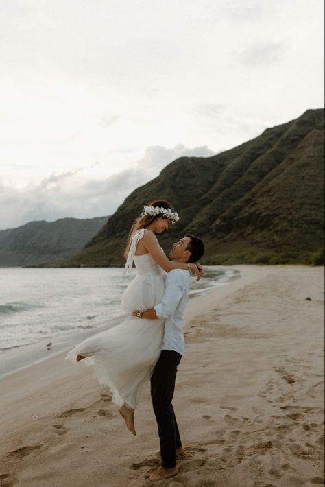 Hawaii Mountains, Kauai Elopement, Key Photography, Casual Beach Wedding, Hawaii Wedding Photography, Hawaii Elopement, Hawaii Photographer, Romantic Wedding Photos, Small Intimate Wedding