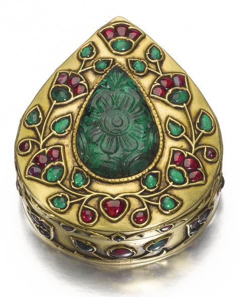 Mughal Decor, Emerald Interior, Carved Emerald, Indian Antiques, Ruby And Diamond Necklace, Antique Jewelry Box, Antique Jewelry Indian, Indian Prints, North India