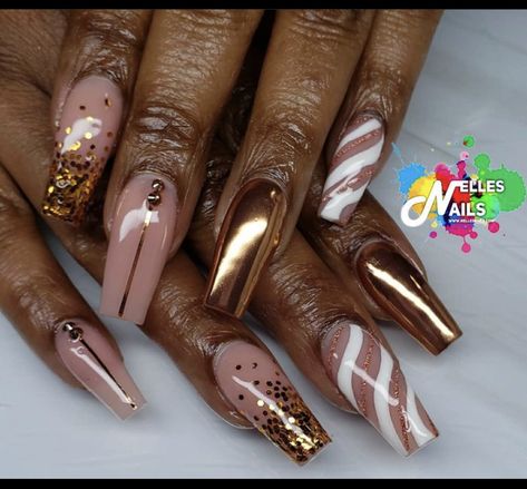 No Chip Nails Designs Winter, Christmas Chrome Nails Designs, Glam Christmas Nails, Holiday Nails New Years, Nails For New Years Eve, Christmas And New Year Nails, Christmas Nail Ideas Holiday, Trendy Holiday Nails, March Nail Designs