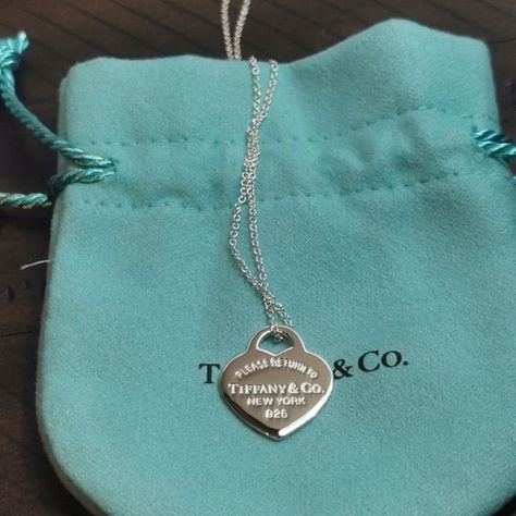 Tiffany And Co Heart Pendant, Tiffany And Co Pendant, Aesthetic Tiffany And Co, Tiffany's Heart Necklace, Tiffany Tag Necklace, Tiffinays Necklace, Necklaces Tiffany And Co, Return To Tiffany Necklace Aesthetic, Tiffany Pendant Necklace