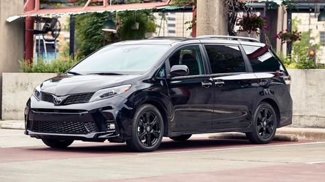 Minivan Mom, Best Family Cars, A Family Of Four, Car Drawing, Mom Car, Kia Motors, Car Decorations, Fiat Chrysler Automobiles, Chrysler Pacifica