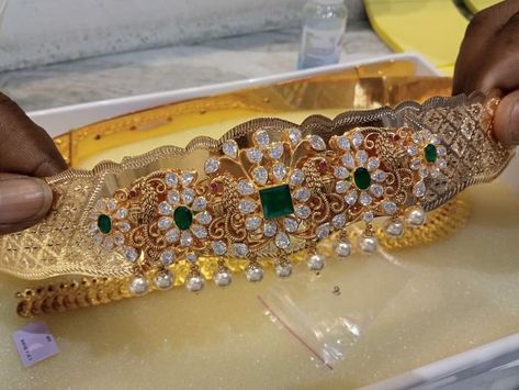 Vaddanam Designs Gold, Baby Jewelry Gold, Vaddanam Designs, Gold Jewelry Prom, Bridal Necklace Designs, Gold Jewels Design, Waist Jewelry, Gold Earrings Models, Diamond Wedding Jewelry