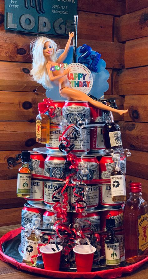 21st Birthday Gifts For Guys, 21st Birthday Cake Ideas, Diy 21st Birthday Gifts, 21st Birthday Boy, Beer Can Cakes, 21st Birthday Diy, Birthday Beer Cake, Guys 21st Birthday, Liquor Gifts