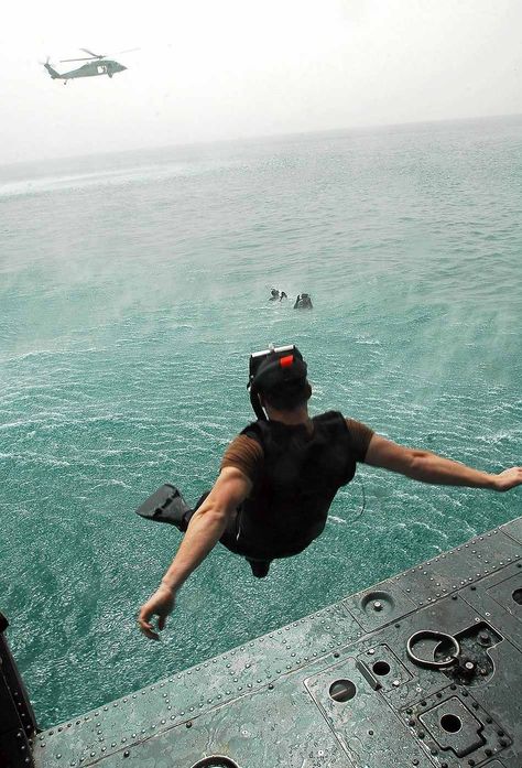 Navy Aviation Rescue swimmer, What I wish I could do <3 beautiful and honorable Navy Rescue Swimmer, Navy Aviation, Rescue Swimmer, Coast Guard Rescue Swimmer, Military Muscle, Coast Guard Rescue, Navy Day, Navy Life, Aesthetic Photography Nature