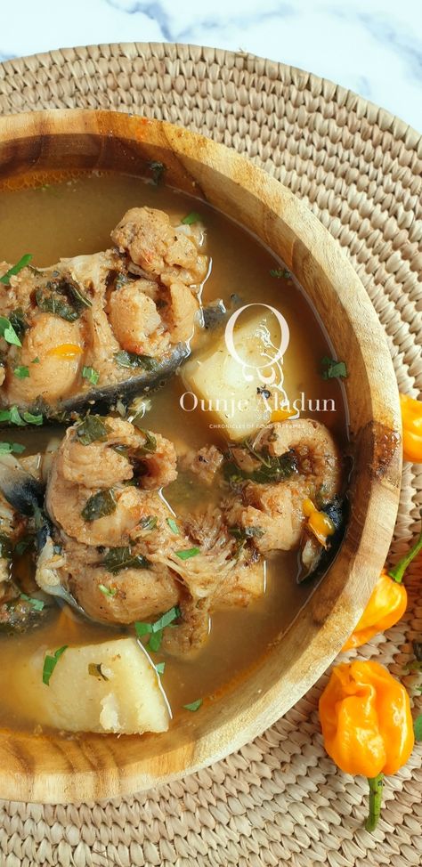 Catfish Pepper Soup, Goat Meat Pepper Soup, Nigerian Pepper Soup, How To Cook Catfish, Nigerian Soups, Nigeria Food, Light Soups, West African Food, Spicy Soup