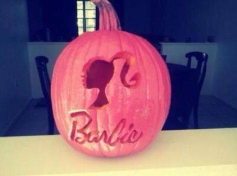 Barbie pumpkin Fall Barbie Party, Barbie Pumpkin Carving, Pink Pumpkin Ideas, Girly Pumpkin Carving, Barbie Pumpkin, Girly Halloween, Pumkin Carving, Pumpkin Contest