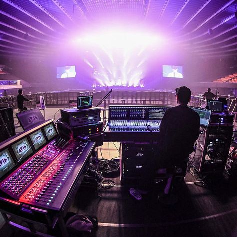 Why use one if you can have two? 🎚️😎🎚️ Mixing FOH on Avid VENUE | S6L. 📷 instagr.am/masafuji93 ⠀ #livesound #soundengineer #foh #promixing #s6l #avid #regram Production Aesthetic, Live Sound Mixing, Stage Lighting Design, Concert Crowd, Concert Lights, Concert Stage Design, Concert Vibes, Audio Production, Best Music Artists