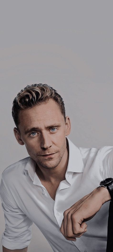 Tom Hiddleston Wallpaper Iphone, Tom Hiddleston Wallpaper Aesthetic, Tom Hiddleston King Kong, Tom Hiddleston Aesthetic, Tom Hiddleston Wallpaper, Tom Wallpaper, Tom Hiddleston Body, Tom Hiddleston Gentleman, Tom Hi