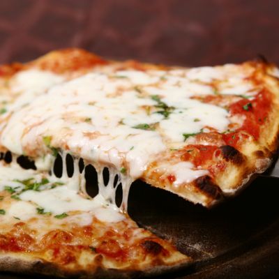 Copycat Sbarro Cheese Pizza Sbarro Pizza Recipe, Sbarro Pizza, Gorgonzola Pizza, Cheese Pizza Recipe, Easy Homemade Pizza, Slice Of Pizza, Pizza Sauce Homemade, Pizza Recipes Homemade, Easy Pizza