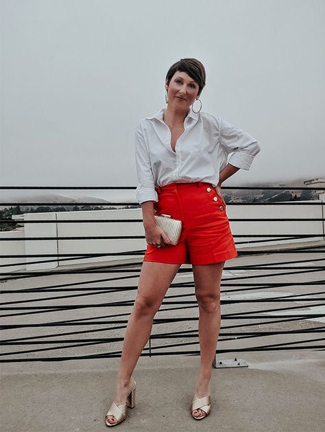 Rust Shorts Outfits Summer, Red Shorts Outfits Women, Red Shorts Outfit Summer, Short Naranja Outfit, Trendy Shorts Outfits, Orange Shorts Outfit, Red Shorts Outfit, Short Vermelho, Real Women Fashion