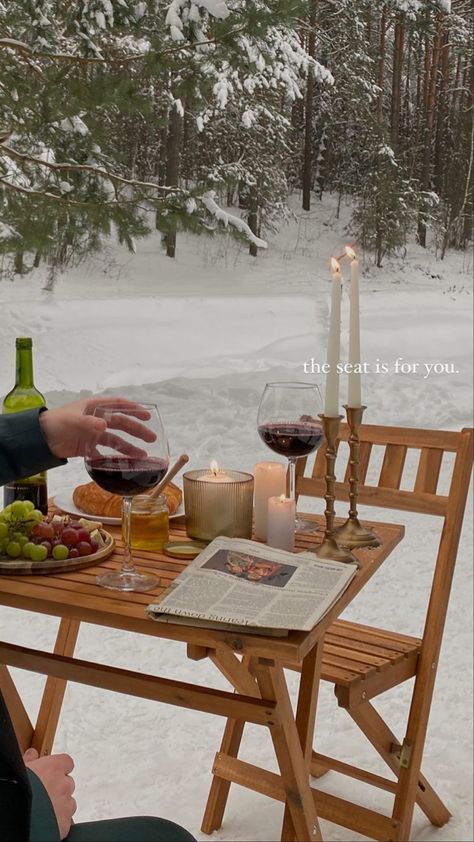 Date Ideas Diy, Picnic Candles, Winter Date Ideas, Winter Picnic, Winter Breakfast, Outdoor Date, Dream Dates, Aesthetic Funny, Diy Aesthetic