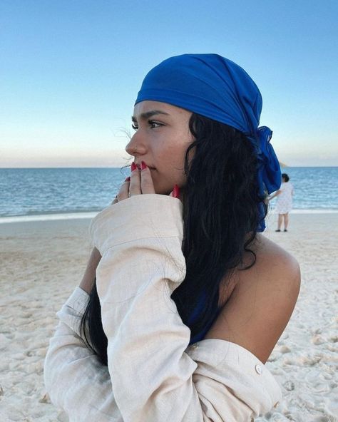 Head Scarf Aesthetic Outfit, Curly Hair With Head Scarf, Beach Scarf Hair, Beach Bandana Hair, Curly Hair Summer Aesthetic, Head Scarf Styles Curly Hair, Hair Scarf Aesthetic, Head Scarf Aesthetic, Curly Hair Bandana