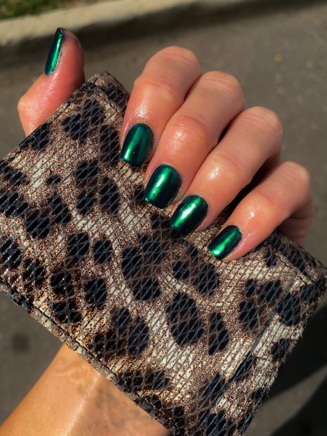 The hailey beiber glazed donut but green #nailsoftheday Green Donut Glaze Nails, Holographic Green Nails, Green Glazed Donut Nails, Green Glazed Nails, Metallic Green Nails, Nail Metallic, Coolest Nails, Glazed Nails, Formal Ideas