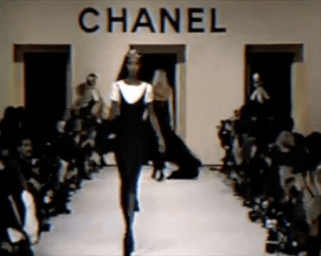 High Fashion Runway Fashion Aesthetic, Runway Fashion 2020, Flipagram Instagram, 90s Runway, 90s Runway Fashion, Model Pose, Chanel Couture, Model Aesthetic, 90s Aesthetic