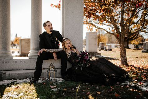 Cemetary Wedding Photos, Cemetery Engagement Photoshoot, Cemetary Photoshoot Couple, Graveyard Couples Photoshoot, Cemetery Couple Photos, Cemetary Engagement Photoshoot, Gothic Family Photos, Cemetery Photoshoot Couples, Cemetery Engagement Photos