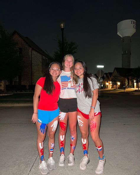 Hand Prints On Legs Paint Football Games, 4 Th Of July Leg Painting, Leg Painting Ideas For Football Games, Usa Leg Paint Ideas, Red White And Blue Leg Paint, Fourth Of July Spirit Week, Forth Of July Paint Ideas, 4th Pf July Outfits Aesthetic, 4th Of July Running Outfit