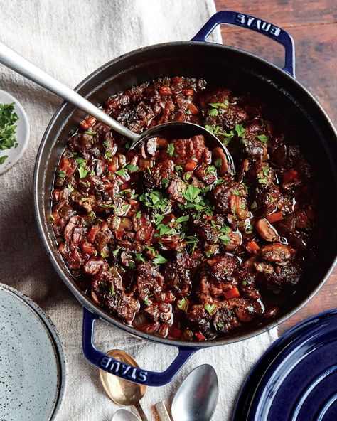 French Beef Bourguignon, French Recipes Authentic, French Cuisine Recipes, William Sonoma Recipes, French Cooking Recipes, Beef Bourguignon Recipe, Winter Dinners, Homestead Recipes, Fancy Dinners