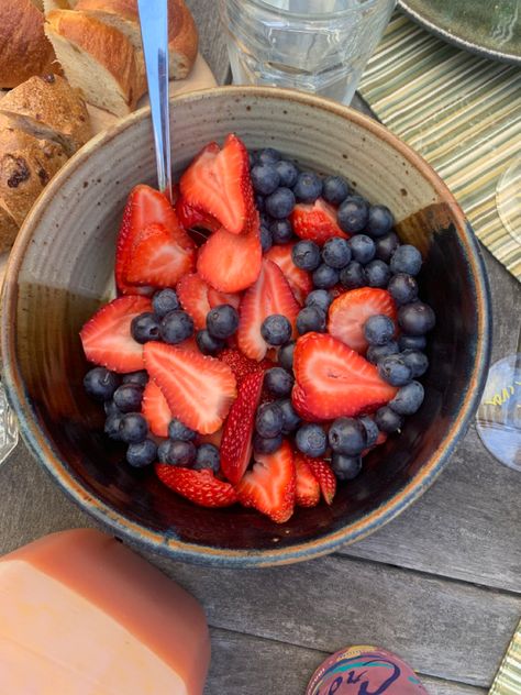 Strawberries And Blueberries Aesthetic, European Meals, Tiktok Hooks, Granola Oats, Apricot Butter, Blueberries Fruit, Blueberry Bowl, Blueberry And Strawberry, Smoothie Coffee