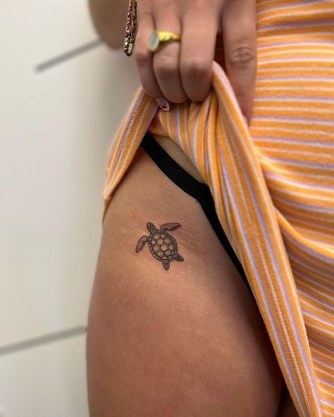 Sea Turtle Tattoo Turtle And Whale Tattoo, Cute Tattoos Turtle, Outline Sea Turtle Tattoo, Back Tattoo Women Turtle, Small Simple Sea Turtle Tattoo, Sea Turtle Hip Tattoo, Ocean Related Tattoos Small, Tattoo Sea Creatures, Turtle Sun Tattoo