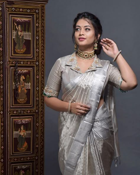 Never underestimate a silver hue! Swetha (@one_pitch_catch) redefining silk saree style with this gorgeous drape from @mahaveers.sarees and… Silver Suit, Suit Neck, Blouse Designs High Neck, Blouse Designs Catalogue, Pattu Saree Blouse Designs, Saree Blouse Neck Designs, Jacket Blouse, Linen Sarees, Sari Blouse Designs