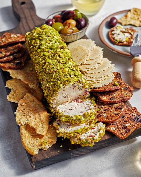 Cream Cheese Log, Flavoured Cream Cheese Recipes, Appetizer Trays For Party, Cheese Logs Appetizers, Christmas Cheese And Cracker Tray, Goat Cheese Log Appetizer, Cranberry Pistachio Cheese Log, Cream Cheese Board, Cheese And Cracker Christmas Platter