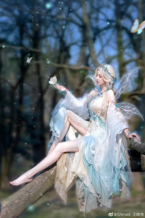 Elven Queen, Fairy Photoshoot, Fairy Cosplay, Fairy Halloween Costumes, Fairy Fashion, Figure Poses, Creative Instagram Photo Ideas, Fairytale Dress, Amazing Cosplay