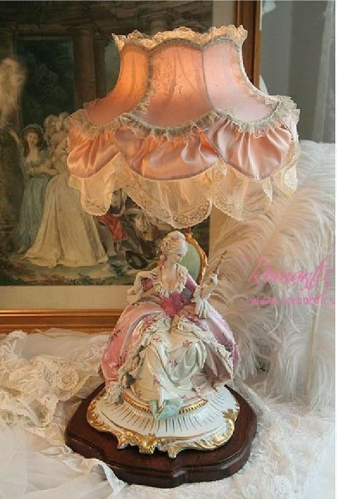 Lamp Cottagecore, Boy Rooms, Antique Porcelain Dolls, Victorian Lamps, Victorian Lampshades, Cute Bedroom Decor, Dreamy Room, Dream Room Inspiration, Cute Room Decor