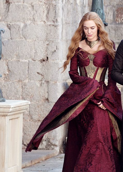 Game of Thrones #CerseiLannister Game Of Thrones Dresses, Game Of Thrones Cersei, Game Of Thrones Dress, Medieval Costumes, Got Costumes, Game Of Thrones Costumes, Armor Dress, Cersei Lannister, Gra O Tron