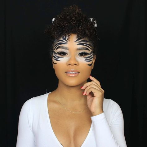 Jungle Animal Makeup, Zebra Print Makeup, Zebra Makeup Halloween, Zebra Costume Women, Animal Makeup Easy, Zoo Animal Costumes Women, Halloween Animal Makeup, Zebra Makeup Look, Zebra Eye Makeup